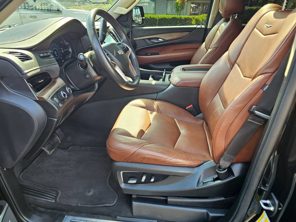 Used 2020 Cadillac Escalade Premium Luxury w/ Escalade Sport Edition AWD/4WD image 24
