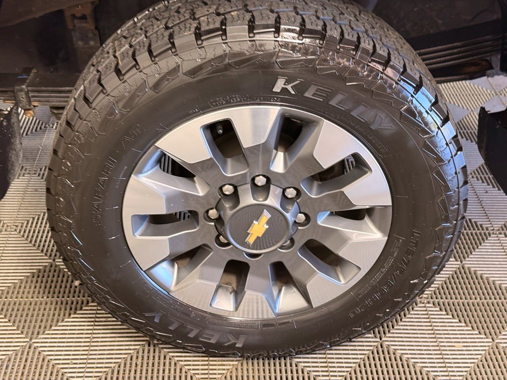 Used 2022 Chevrolet Silverado 2500 Custom w/ Custom Value Package AWD/4WD image 18