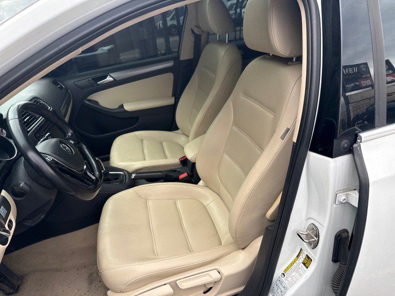 Used 2015 Volkswagen Jetta TDI SE FWD image 5