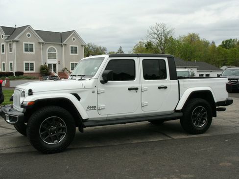 Used 2020 Jeep Gladiator Overland w/ LED Lighting Group AWD/4WD image 1