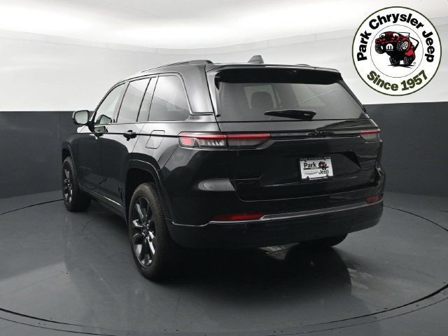 Used 2026 Jeep Grand Cherokee Limited AWD/4WD image 4
