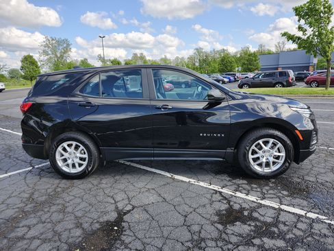 Used 2022 Chevrolet Equinox LS AWD/4WD image 17