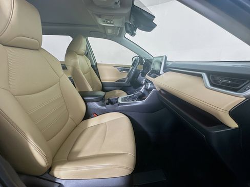 Used 2019 Toyota RAV4 Limited image 33