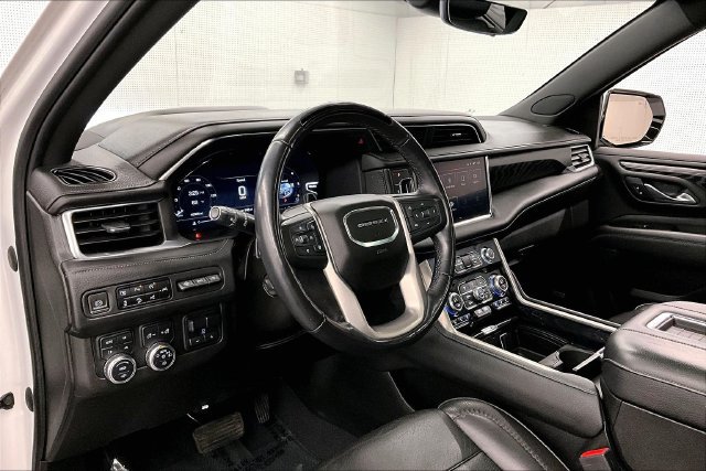 Used 2023 GMC Yukon XL Denali w/ Advanced Technology Package AWD/4WD image 17