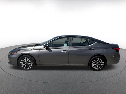 Used 2025 Nissan Altima 2.5 SV FWD image 9