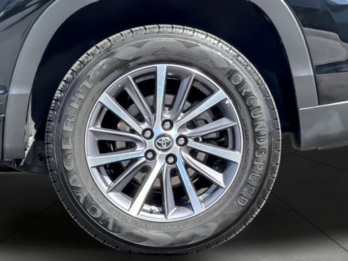 Certified 2018 Toyota Highlander XLE w/ Carpet Mat Package (TMS) image 27