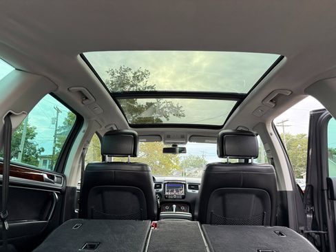 Used 2012 Volkswagen Touareg VR6 image 39