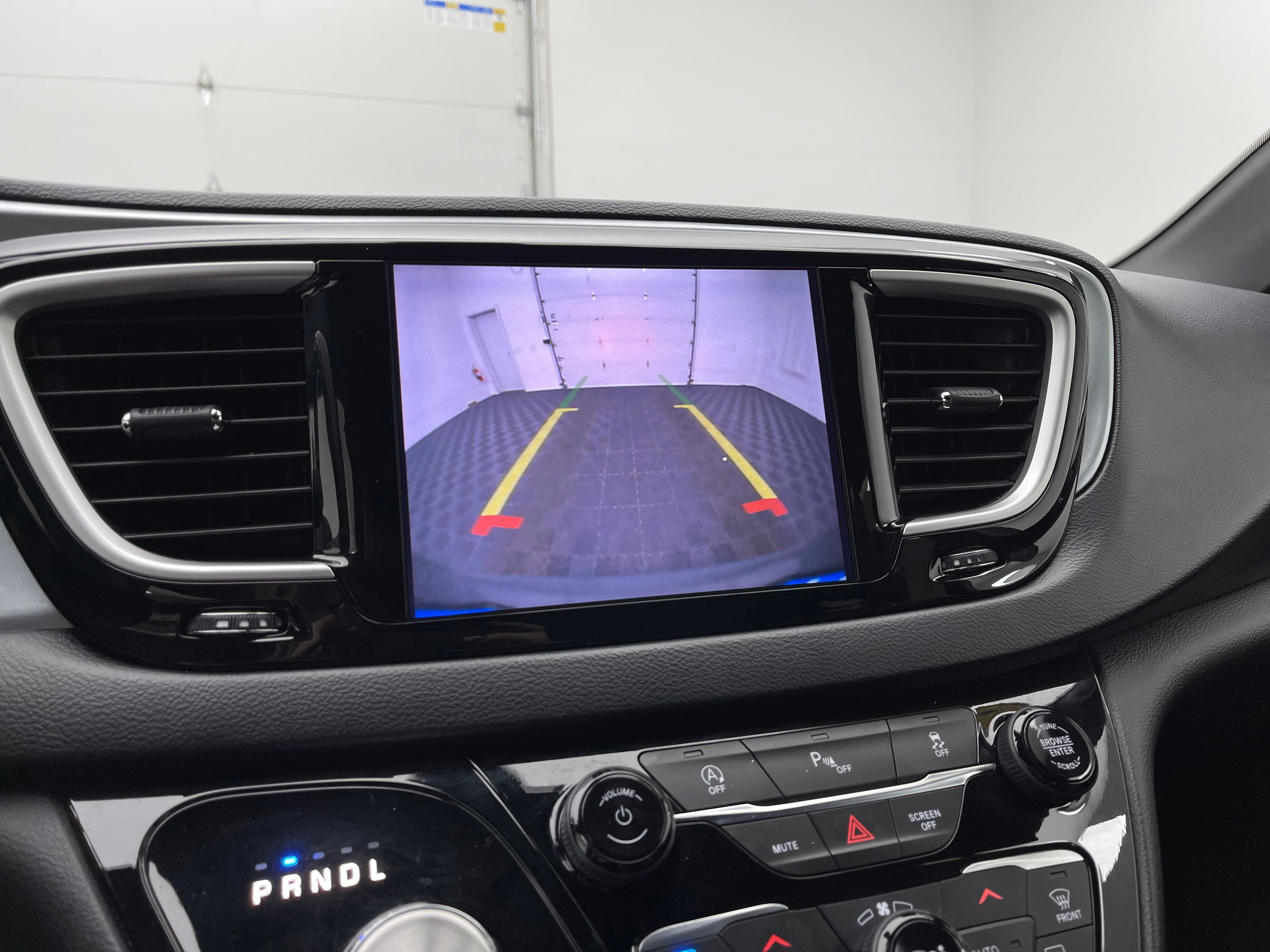 Used 2020 Chrysler Pacifica Touring-L Plus w/ S Appearance Package FWD image 4