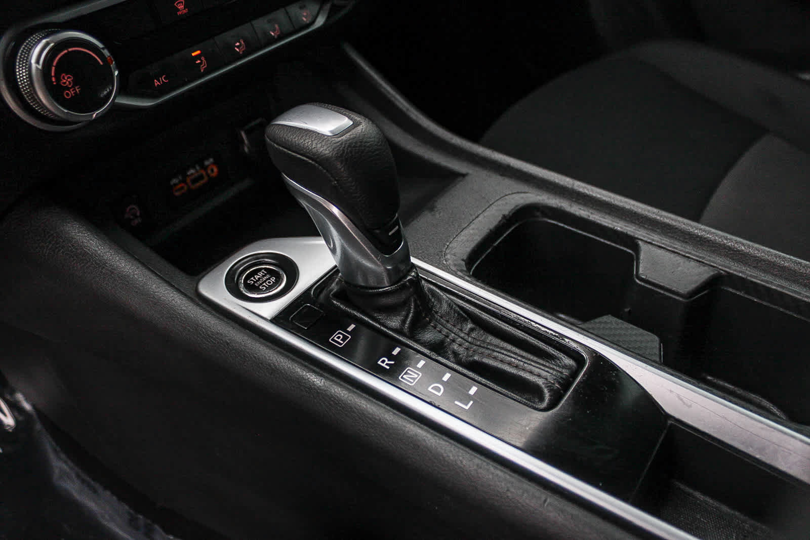 Used 2025 Nissan Sentra SV FWD image 19