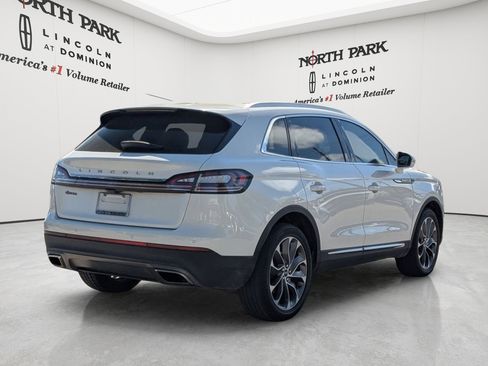 Certified 2023 Lincoln Nautilus Reserve w/ Luxury Package FWD image 5