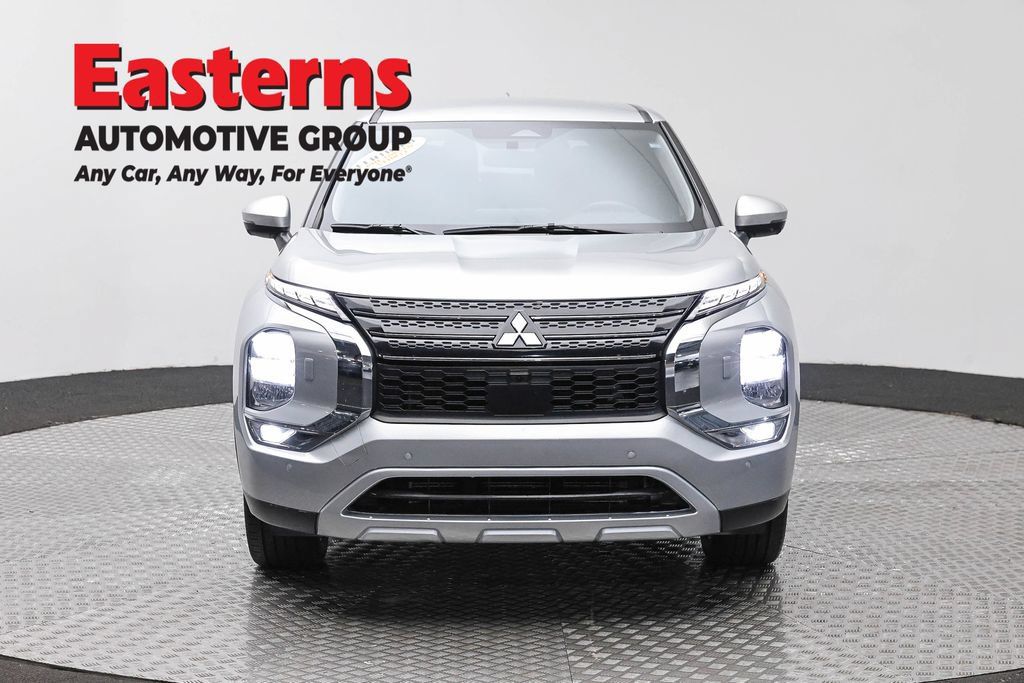 Used 2024 Mitsubishi Outlander SE AWD/4WD image 2
