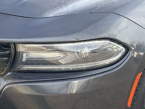 Used 2019 Dodge Charger SXT image 6