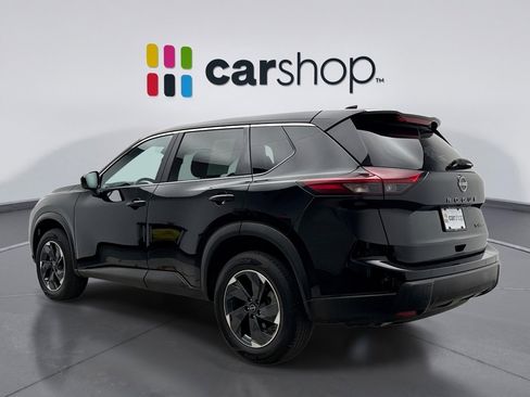 Used 2024 Nissan Rogue SV image 3