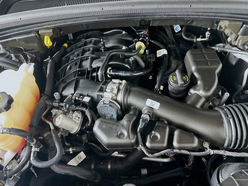 Used 2023 Jeep Grand Cherokee L Laredo RWD image 33