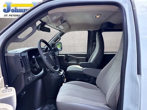 Used 2025 Chevrolet Express 3500 LT w/ LT Preferred Equipment Group RWD image 11