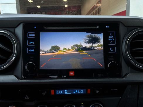 Used 2018 Toyota Tacoma TRD Off-Road AWD/4WD image 35