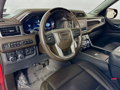 Used 2023 GMC Yukon XL Denali w/ Denali Reserve Package AWD/4WD image 9