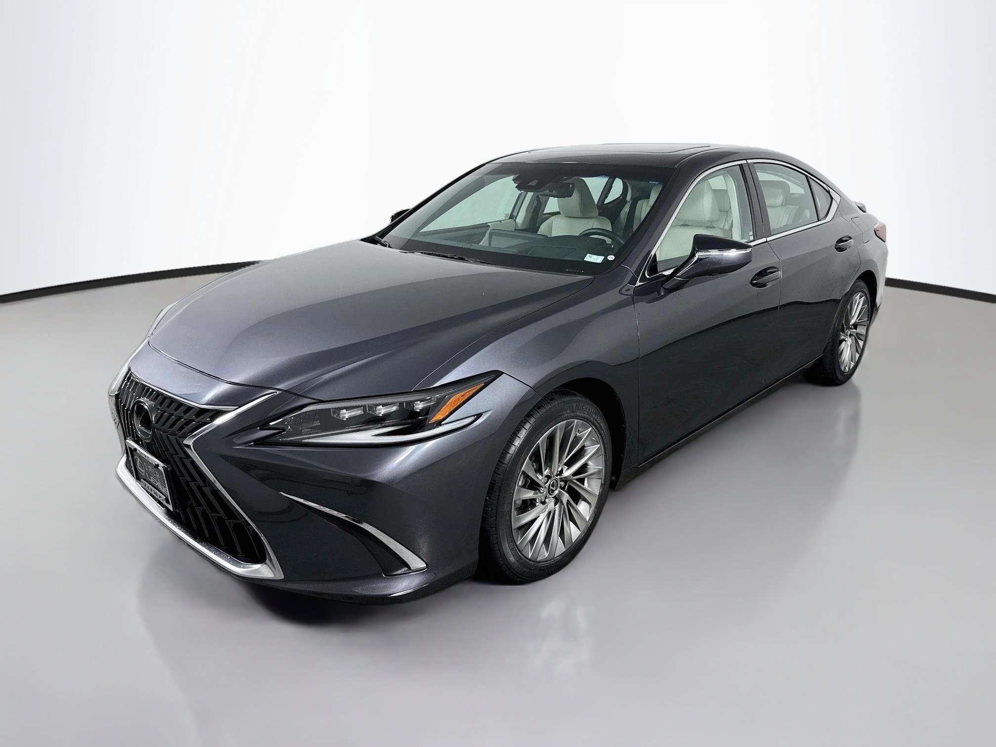 Used 2023 Lexus ES 300h Ultra Luxury FWD image 3