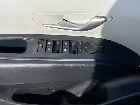 Certified 2025 Hyundai Tucson SE FWD image 17