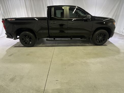 Used 2023 Chevrolet Silverado 1500 Custom AWD/4WD image 12