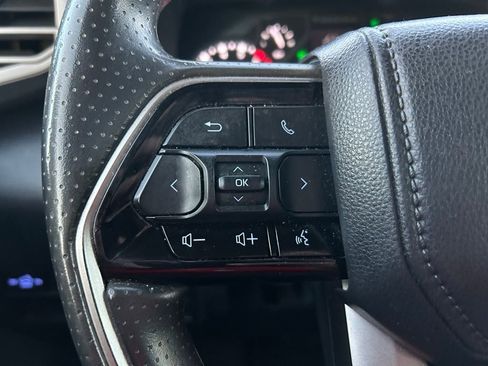 Used 2022 Toyota Tundra SR5 w/ SR5 Convenience Package image 18