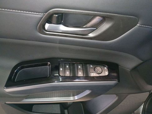 New 2026 Nissan Pathfinder SL image 11