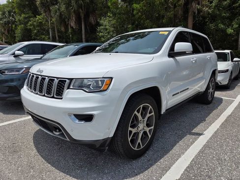 Used 2018 Jeep Grand Cherokee Limited RWD image 2