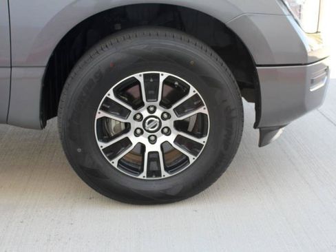 Used 2022 Nissan Titan SV AWD/4WD image 38
