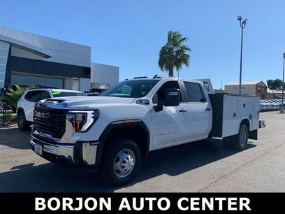 New 2025 GMC Sierra 3500 Pro w/ Convenience Package
