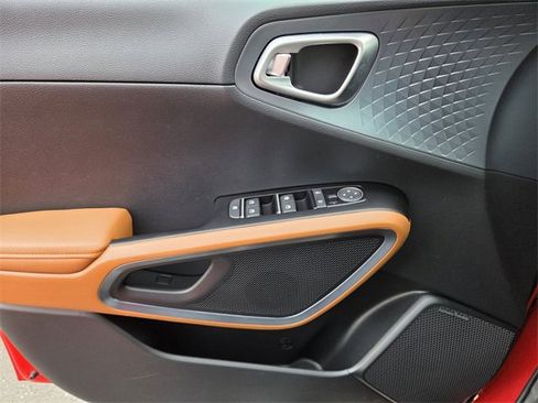 Certified 2025 Kia Soul EX image 15