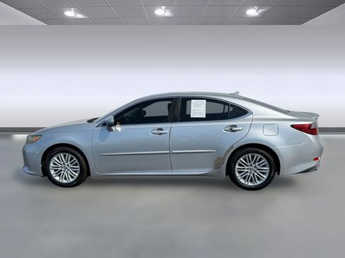 Used 2013 Lexus ES 350 w/ Luxury Pkg image 2