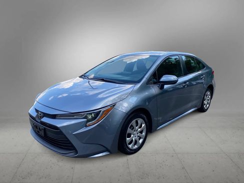 Used 2024 Toyota Corolla LE FWD image 4