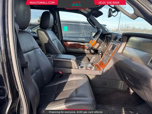 Used 2014 Lincoln Navigator Sport Utility 4D image 17