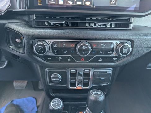 Used 2024 Jeep Wrangler Sport S image 15