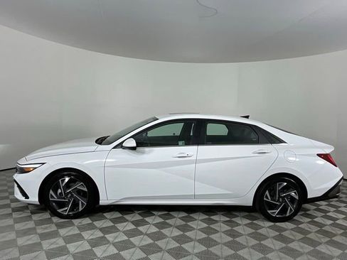 Used 2025 Hyundai Elantra SEL FWD image 7