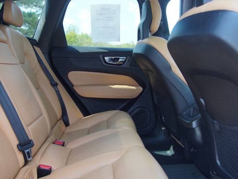 Used 2018 Volvo XC60 T6 Momentum w/ Convenience Package AWD/4WD image 14