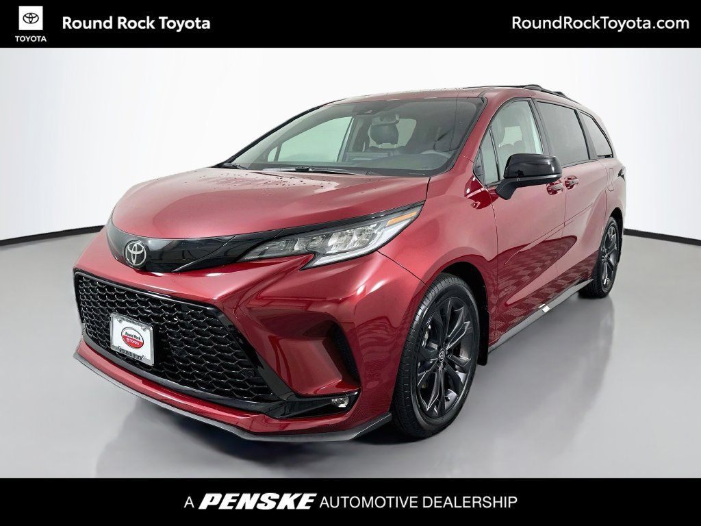 Used 2026 Toyota Sienna XSE FWD image 1