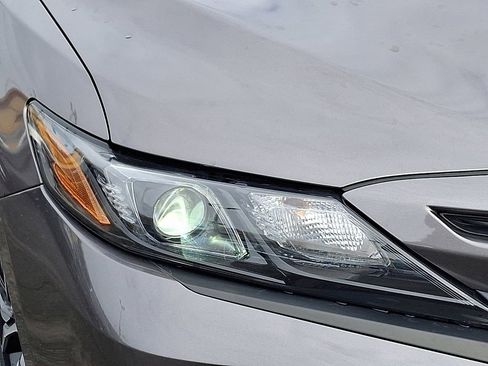 Used 2021 Toyota Camry SE w/ Cold Weather Package image 10