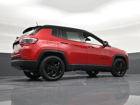 Used 2019 Jeep Compass Latitude FWD image 30