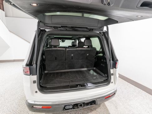 Used 2022 Jeep Wagoneer Series II w/ Premium Group I AWD/4WD image 36