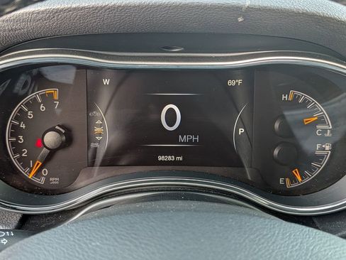 Used 2019 Jeep Grand Cherokee Limited AWD/4WD image 16