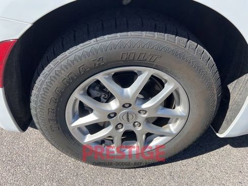 Used 2024 Chrysler Pacifica Touring-L image 14