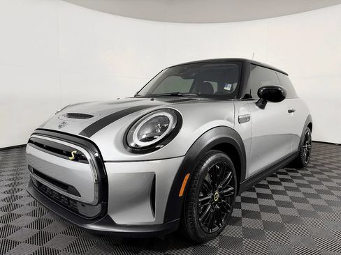 Used 2024 MINI Cooper SE FWD image 2