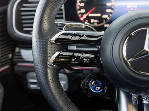 Used 2025 Mercedes-Benz GLS 63 AMG 4MATIC image 15