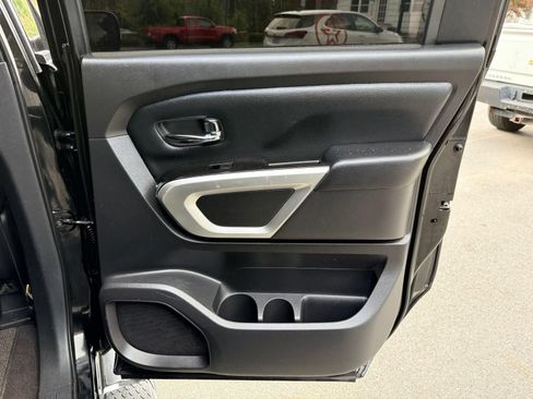 Used 2019 Nissan Titan SV w/ SV Convenience Package RWD image 26