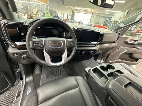 Used 2025 GMC Sierra 1500 SLT AWD/4WD image 17