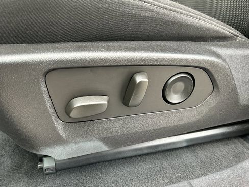 Used 2024 Chevrolet Colorado LT w/ LT Convenience Package II image 18