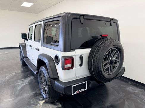 Used 2024 Jeep Wrangler Unlimited Sport AWD/4WD image 21