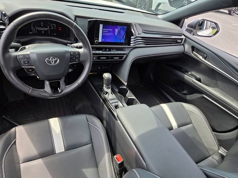 Used 2025 Toyota Camry SE w/ Convenience Package FWD image 8