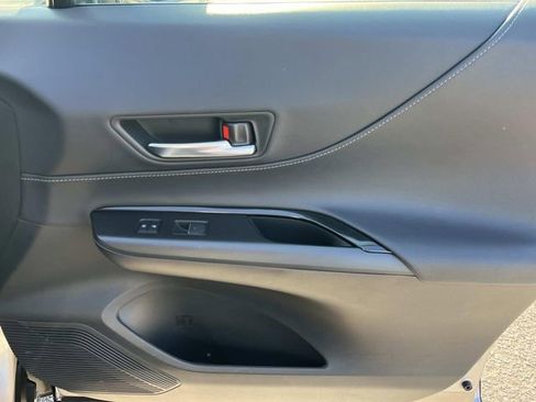 Used 2021 Toyota Venza LE image 27